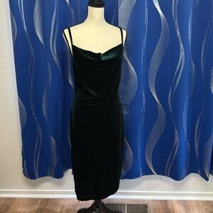 Love X Design Velvet Green Cocktail Dress